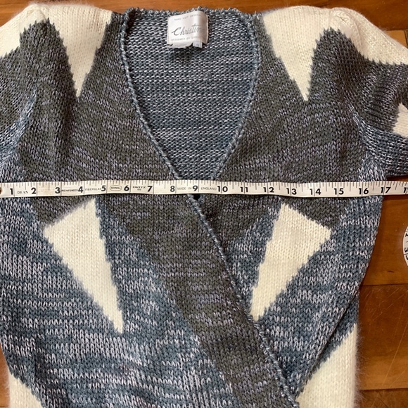 Gray and White Vintage Sweater #fall #winter - Picture 6 of 7